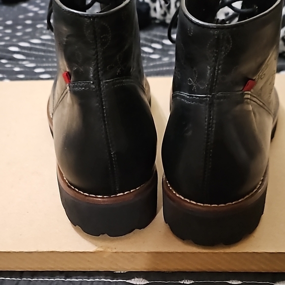 Marc Jacobs Black Ankle Boots with Lace-Up Design and Rounded Toe - Picture 3 of 6